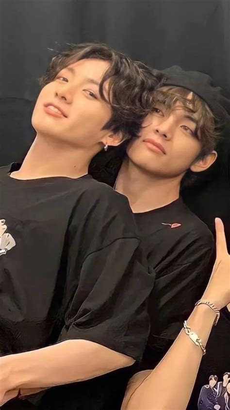 Bottom Jeon Jungkook/Top Kim Taehyung .